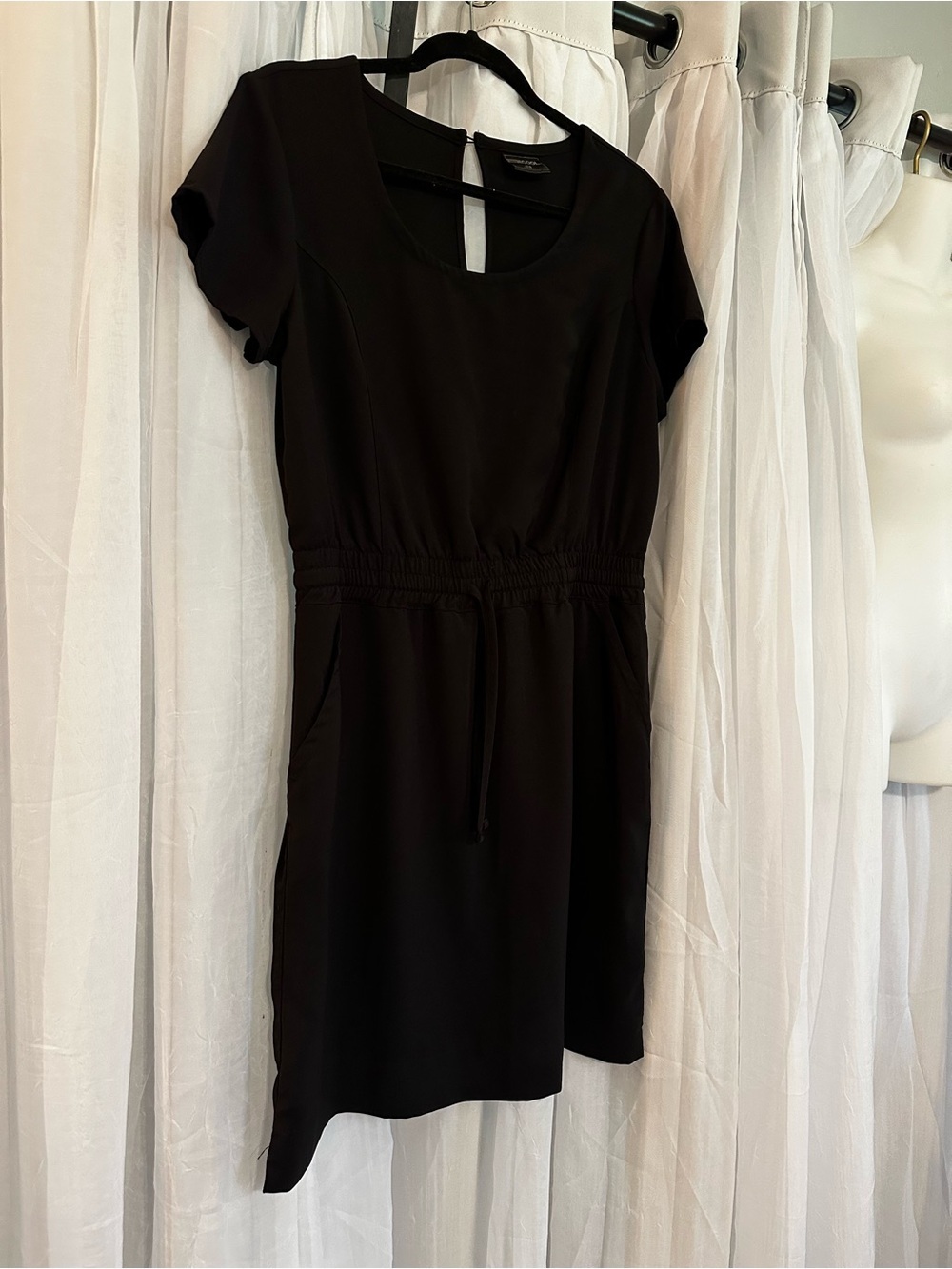 Black Short Sleeve Drawstring Waist Dress With Pockets